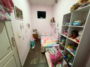 SE VENDE AMPLIA VIVIENDA EN AVENIDA VIRGEN DE LA MONTAÑA, CÁCERES