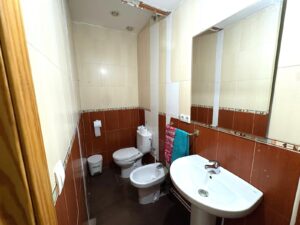 SE VENDE AMPLIA VIVIENDA EN AVENIDA VIRGEN DE LA MONTAÑA, CÁCERES