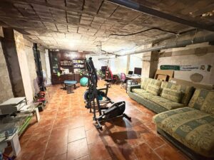 SE VENDE AMPLIA VIVIENDA EN AVENIDA VIRGEN DE LA MONTAÑA, CÁCERES