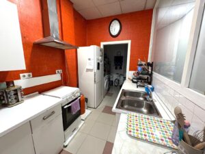 SE VENDE AMPLIA VIVIENDA EN AVENIDA VIRGEN DE LA MONTAÑA, CÁCERES