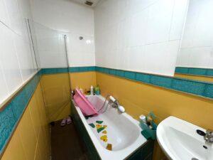 SE VENDE AMPLIA VIVIENDA EN AVENIDA VIRGEN DE LA MONTAÑA, CÁCERES