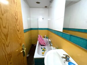 SE VENDE AMPLIA VIVIENDA EN AVENIDA VIRGEN DE LA MONTAÑA, CÁCERES
