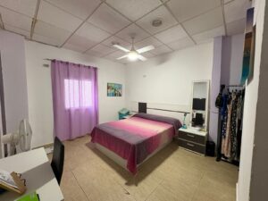 SE VENDE AMPLIA VIVIENDA EN AVENIDA VIRGEN DE LA MONTAÑA, CÁCERES