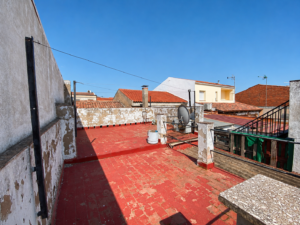 Casa con Cochera en Villagonzalo
