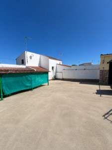 SE VENDE CASA CON GRAN PATIO EN GUADAJIRA – A SOLO 20 MINUTOS DE BADAJOZ