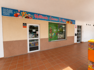 SE VENDE LOCAL COMERCIAL CON NEGOCIO EN FUNCIONAMIENTO EN AVENIDA CUATRO LUGARES – CÁCERES EL VIEJO