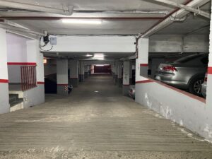 Bajo con Plaza de Garaje en Zona Polígono