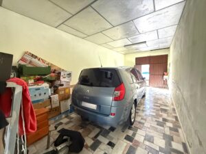 Cochera con patio, baño y aseo, Zona San José