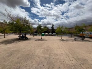 SE VENDE LOCAL COMERCIAL CON NEGOCIO EN FUNCIONAMIENTO EN AVENIDA CUATRO LUGARES – CÁCERES EL VIEJO