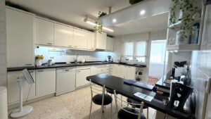 SE VENDE ESPECTACULAR PISO CON ESTUDIO Y GARAJE EN PLENO CENTRO DE BADAJO