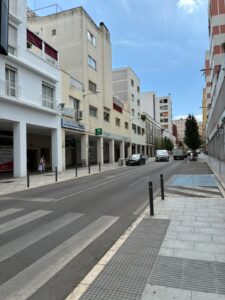 SE VENDE ESPECTACULAR PISO CON ESTUDIO Y GARAJE EN PLENO CENTRO DE BADAJO