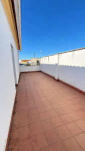 SE VENDE CASA PARA TERMINAR A TU GUSTO EN VALDELACALZADA
