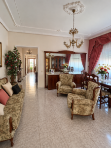 SE VENDE CASA CON GARAJE Y TERRAZA EN MONTIJO