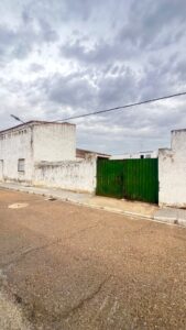 SE VENDE PROPIEDAD CON DOS VIVIENDAS Y NAVE INDUSTRIAL EN VILLAFRANCO DEL GUADIANA