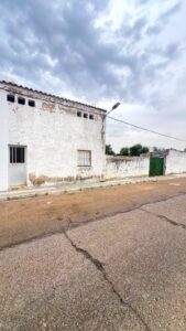 SE VENDE PROPIEDAD CON DOS VIVIENDAS Y NAVE INDUSTRIAL EN VILLAFRANCO DEL GUADIANA