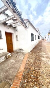 SE VENDE PROPIEDAD CON DOS VIVIENDAS Y NAVE INDUSTRIAL EN VILLAFRANCO DEL GUADIANA