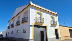SE VENDE CASA PARA TERMINAR A TU GUSTO EN VALDELACALZADA