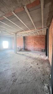 SE VENDE CASA PARA TERMINAR A TU GUSTO EN VALDELACALZADA