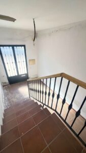 SE VENDE CASA PARA TERMINAR A TU GUSTO EN VALDELACALZADA