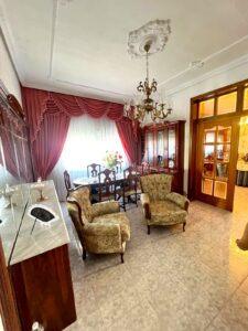 SE VENDE CASA CON GARAJE Y TERRAZA EN MONTIJO