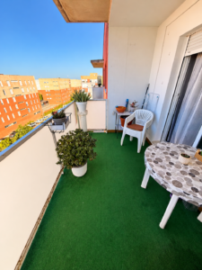SE VENDE AMPLIO PISO DE 4 HABITACIONES CON GARAJE Y PISCINA COMUNITARIA EN CERRO GORDO – BADAJOZ