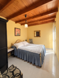 SE VENDE CASA DE 3 PLANTAS CON DOS COCHERAS Y VIVIENDA INDEPENDIENTE EN BARRIADA DE LLERA – BADAJOZ