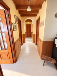SE VENDE CASA DE 3 PLANTAS CON DOS COCHERAS Y VIVIENDA INDEPENDIENTE EN BARRIADA DE LLERA – BADAJOZ
