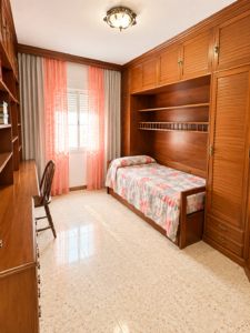 SE VENDE AMPLIO PISO DE 4 HABITACIONES CON GARAJE Y TRASTERO EN SANTA MARINA – BADAJOZ