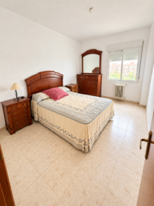SE VENDE AMPLIO PISO DE 4 HABITACIONES CON GARAJE Y TRASTERO EN SANTA MARINA – BADAJOZ
