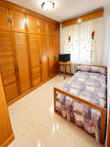 SE VENDE AMPLIO PISO DE 4 HABITACIONES CON GARAJE Y TRASTERO EN SANTA MARINA – BADAJOZ