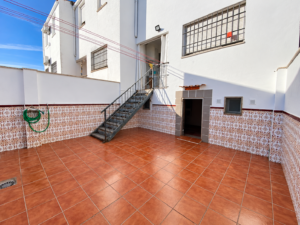 Adosado Con Gran Patio En San Pedro De Mérida