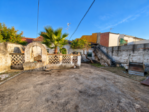 Casa Con Gran Patio y Cochera en Valverde de Mérida