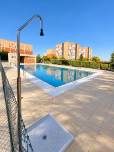 SE VENDE AMPLIO PISO DE 4 HABITACIONES CON GARAJE Y PISCINA COMUNITARIA EN CERRO GORDO – BADAJOZ