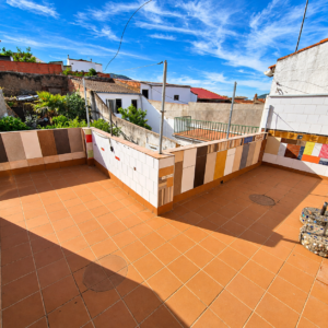 Casa con Patio y Terraza en La Zarza de Alange