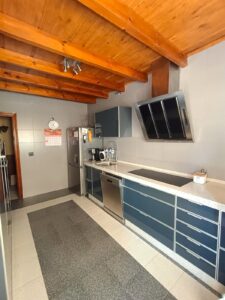 SE VENDE CASA DE 3 PLANTAS CON DOS COCHERAS Y VIVIENDA INDEPENDIENTE EN BARRIADA DE LLERA – BADAJOZ
