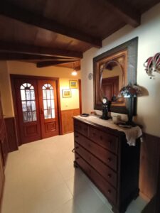 SE VENDE CASA DE 3 PLANTAS CON DOS COCHERAS Y VIVIENDA INDEPENDIENTE EN BARRIADA DE LLERA – BADAJOZ