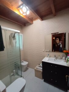 SE VENDE CASA DE 3 PLANTAS CON DOS COCHERAS Y VIVIENDA INDEPENDIENTE EN BARRIADA DE LLERA – BADAJOZ