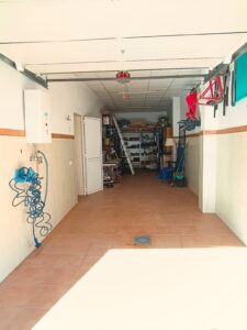 SE VENDE CASA DE 3 PLANTAS CON DOS COCHERAS Y VIVIENDA INDEPENDIENTE EN BARRIADA DE LLERA – BADAJOZ