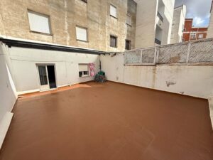 Piso en primera planta con patio, Avd San Antonio