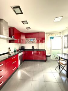 SE VENDE AMPLIO PISO DE 4 HABITACIONES CON GARAJE Y PISCINA COMUNITARIA EN CERRO GORDO – BADAJOZ