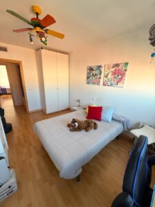 SE VENDE AMPLIO PISO DE 4 HABITACIONES CON GARAJE Y PISCINA COMUNITARIA EN CERRO GORDO – BADAJOZ