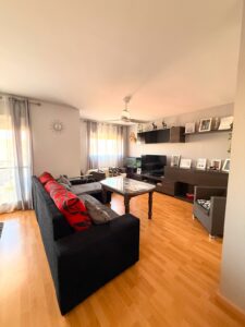 SE VENDE AMPLIO PISO DE 4 HABITACIONES CON GARAJE Y PISCINA COMUNITARIA EN CERRO GORDO – BADAJOZ