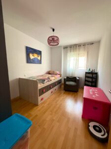 SE VENDE AMPLIO PISO DE 4 HABITACIONES CON GARAJE Y PISCINA COMUNITARIA EN CERRO GORDO – BADAJOZ