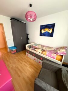 SE VENDE AMPLIO PISO DE 4 HABITACIONES CON GARAJE Y PISCINA COMUNITARIA EN CERRO GORDO – BADAJOZ