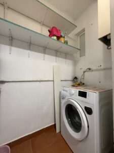 ¡OPORTUNIDAD EN SAN ROQUE! SE VENDE PISO LUMINOSO DE 2 HABITACIONES CON ASCENSOR Y BALCÓN – BADAJOZ