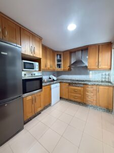 ¡OPORTUNIDAD EN SAN ROQUE! SE VENDE PISO LUMINOSO DE 2 HABITACIONES CON ASCENSOR Y BALCÓN – BADAJOZ