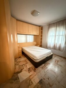 ¡OPORTUNIDAD EN SAN ROQUE! SE VENDE PISO LUMINOSO DE 2 HABITACIONES CON ASCENSOR Y BALCÓN – BADAJOZ