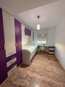 ¡OPORTUNIDAD EN SAN ROQUE! SE VENDE PISO LUMINOSO DE 2 HABITACIONES CON ASCENSOR Y BALCÓN – BADAJOZ