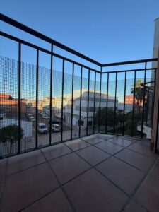 ¡OPORTUNIDAD EN SAN ROQUE! SE VENDE PISO LUMINOSO DE 2 HABITACIONES CON ASCENSOR Y BALCÓN – BADAJOZ