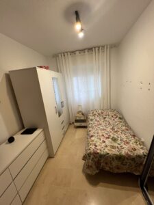 OPORTUNIDAD EN PLENA PLAZA DE LOS ALFÉRECES SE VENDE PISO LUMINOSO CON GARAJE Y GRAN TRASTERO – BADAJOZ